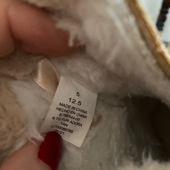 Old Navy boots and Cat & Jack zip sneakers with the (faux) FUR!! Toddler Sz5 - Picture 12 of 14